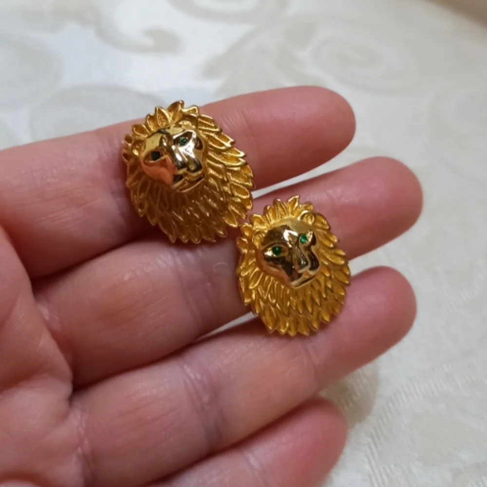 RARE Unsigned Kenneth Jay Lane 1970s Vintage Gold Lion Clip-On Earrings | KJL - Picture 7 of 10